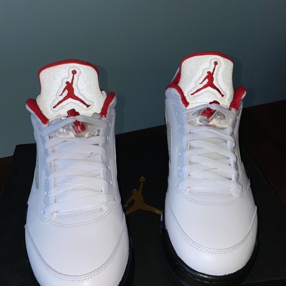 Jordan V Low Golf Shoes - Picture 6 of 8